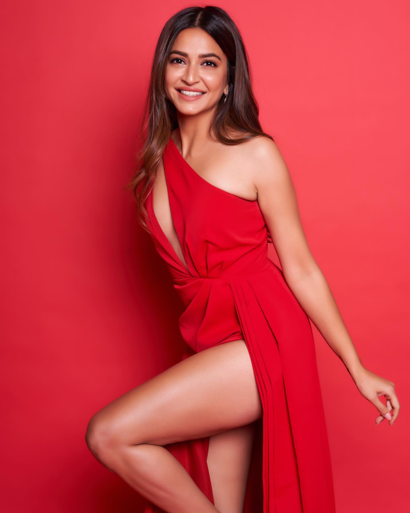 Actress Kriti Kharbanda Flaunts Her Toned Body In These Lovely Pictures